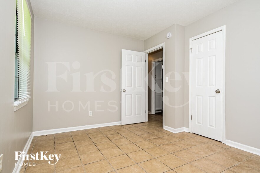Building Photo - 250 Hunters Trce