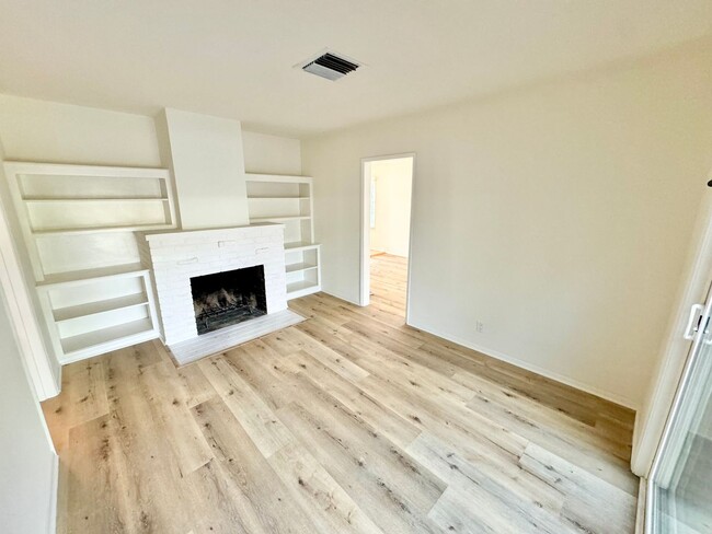 Building Photo - Charming North Hollywood Home
