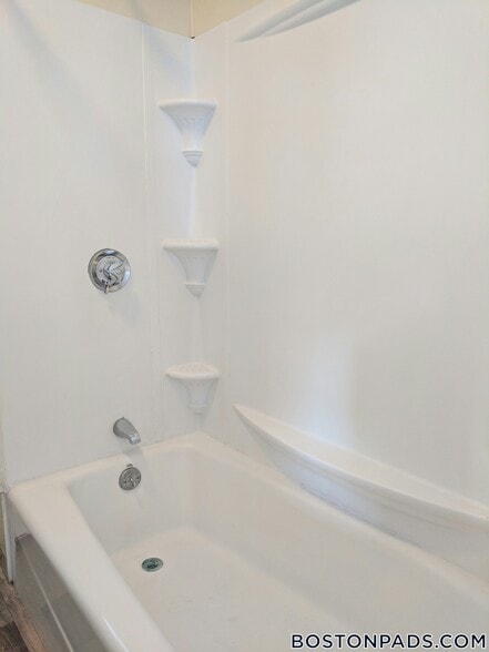 Building Photo - 103 Leyden St