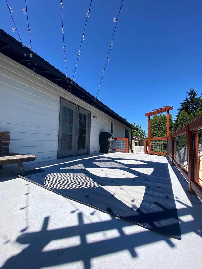 Spacious Back Deck - 1016 NE 105th St