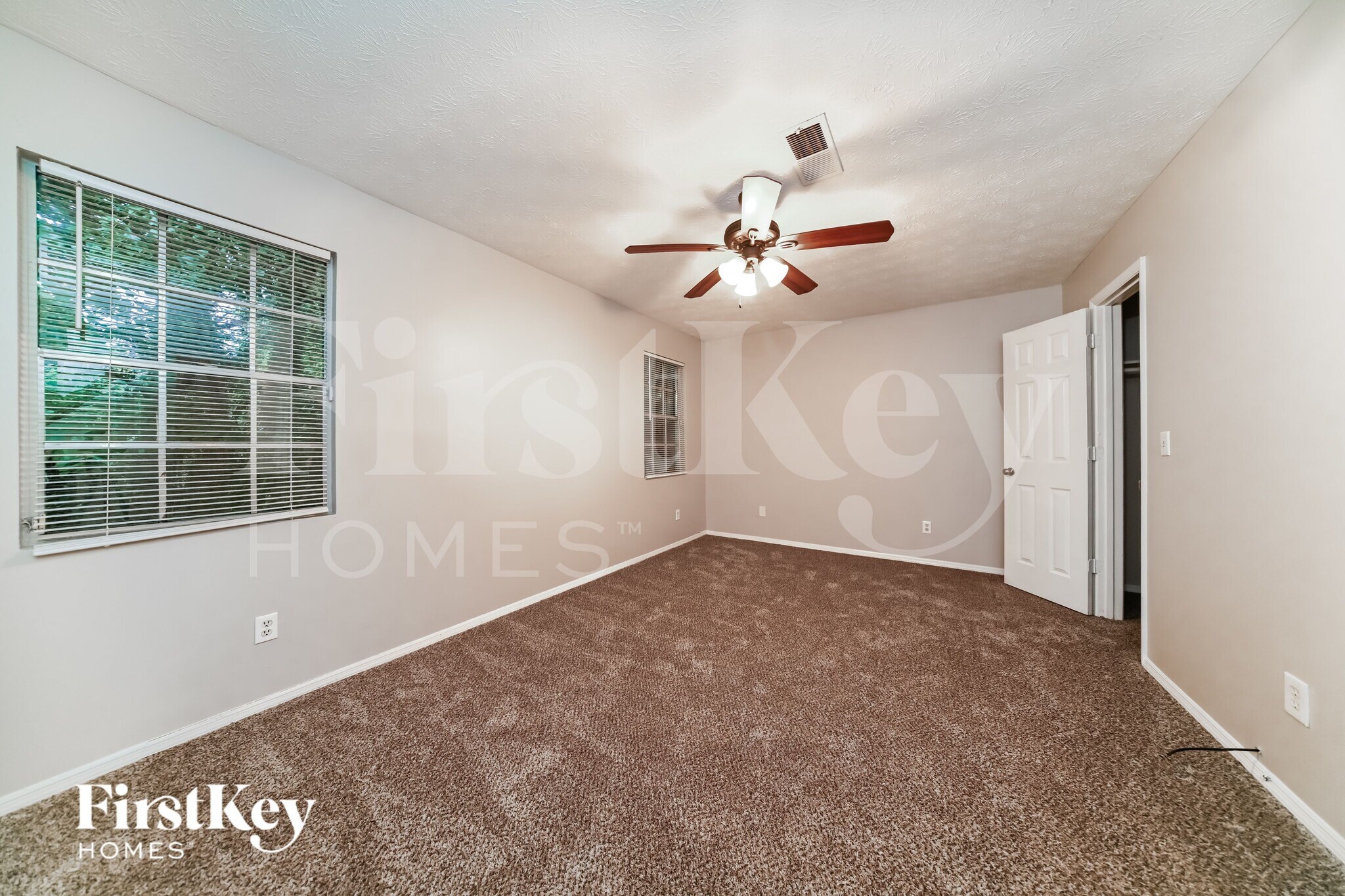 Building Photo - 1010 Pine Tree Trail