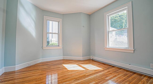 Building Photo - 240 Flax Hill Rd