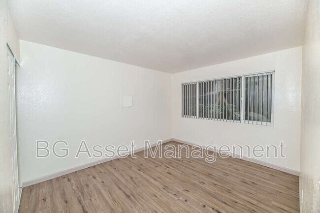 Building Photo - 10 Lee St