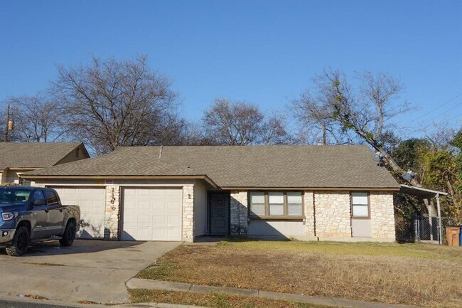 Building Photo - 1106 August Dr