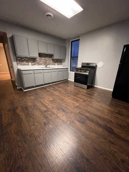 Building Photo - 1 Russell Pl