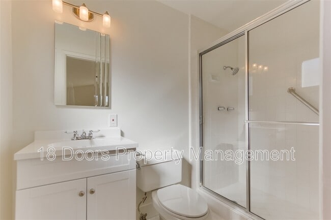 Building Photo - 5318 Saxon St