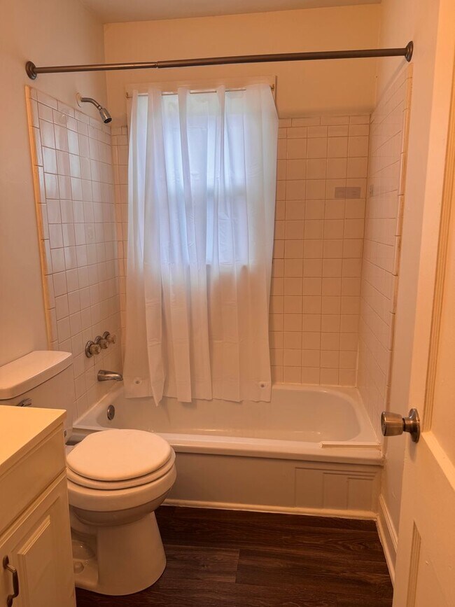 Building Photo - 2 BED, 1 BATH HOME LOCATED IN GREENSBORO