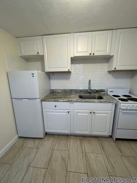 Building Photo - 180 N Beacon St