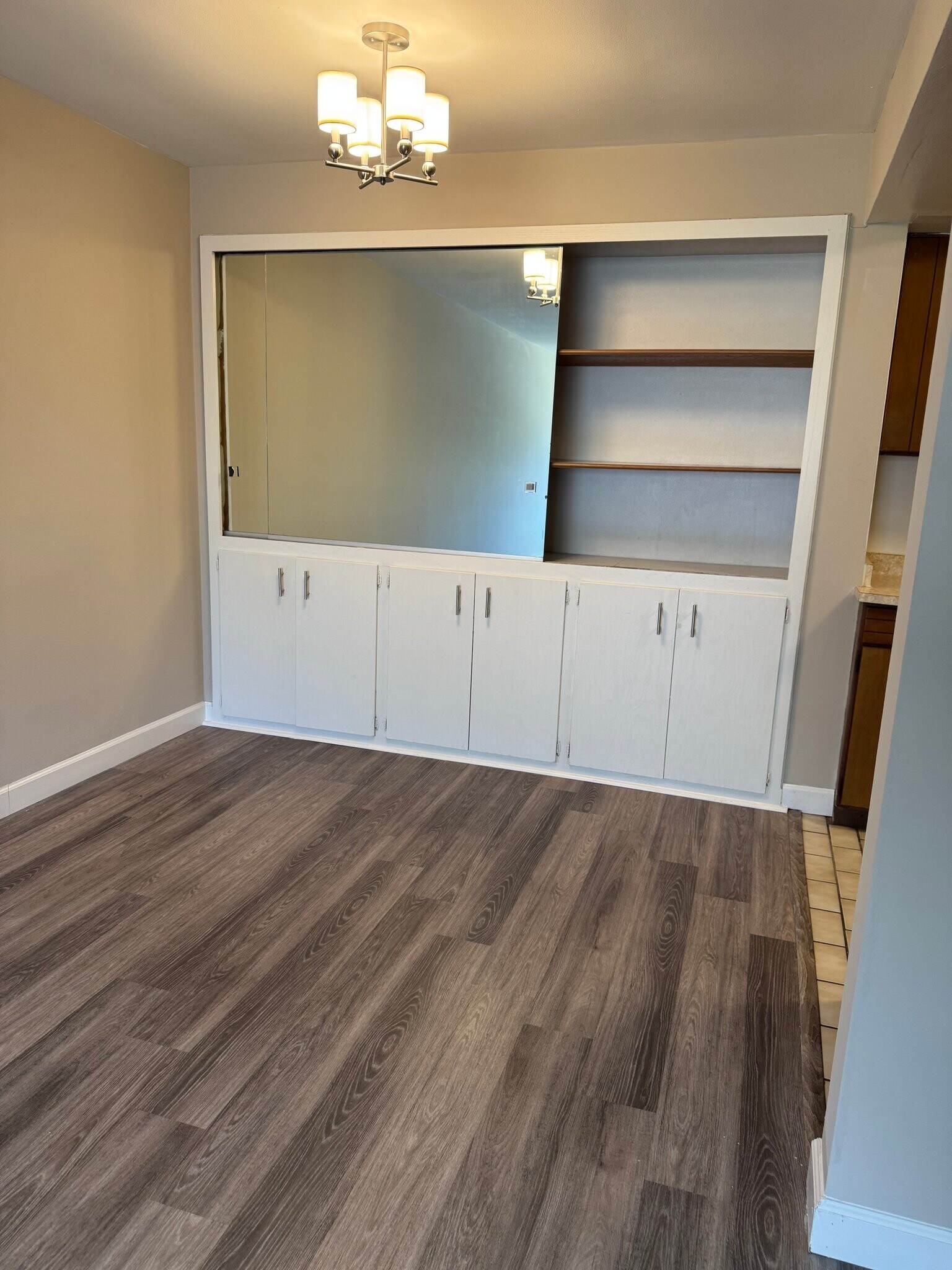 Building Photo - 2260 N Summit Ave