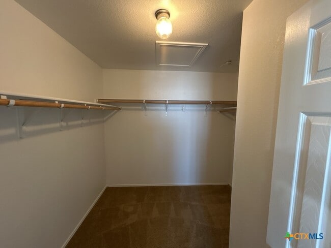 Building Photo - 3406 Cricklewood Drive