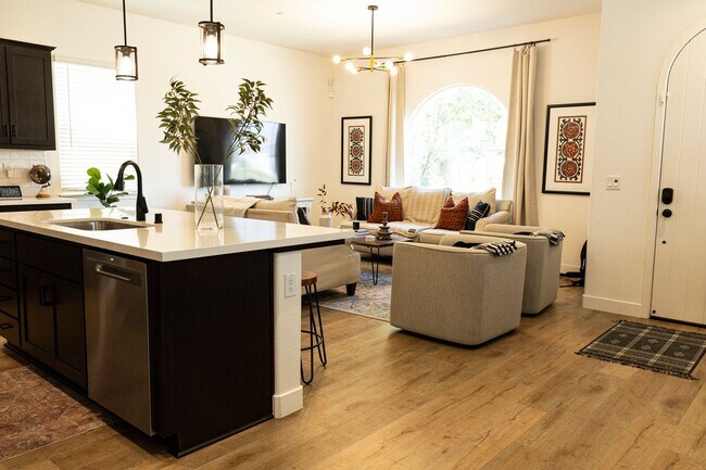 Building Photo - 3 bedroom | 2.5 bathroom | Crocker Village Single Family Home