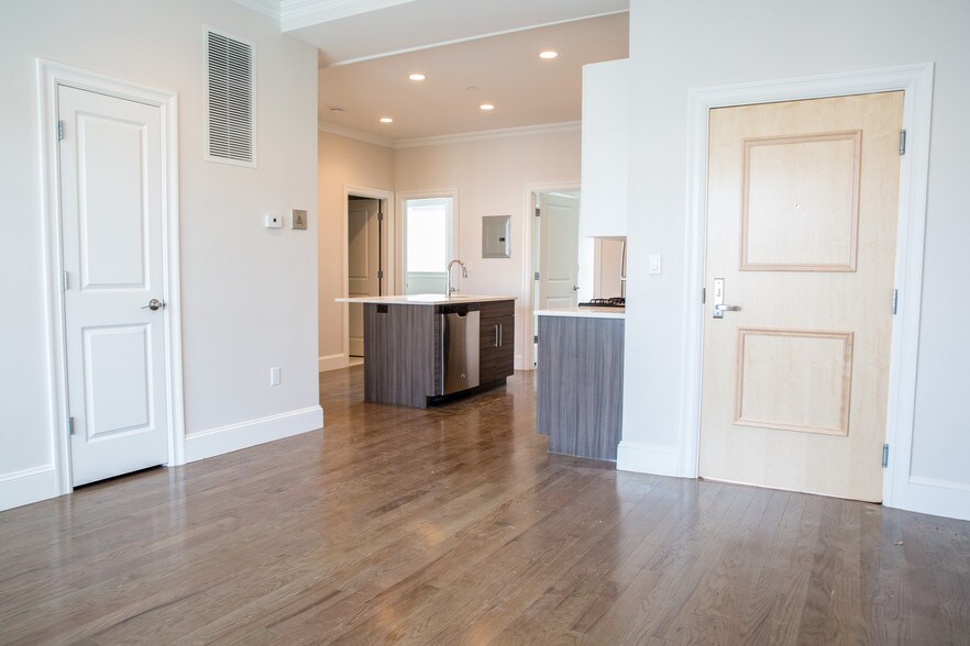 Building Photo - 12 Harvard Terrace