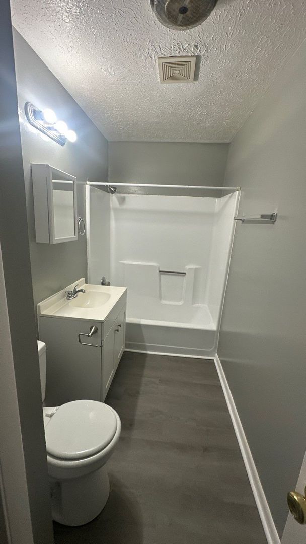Building Photo - FIRST FULL MONTHS RENT FREE!! 2 Bedroom Duplex with Huge Back Yard!