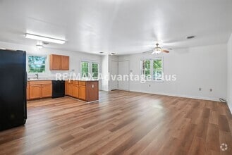 Building Photo - Lancaster/Gholston Duplex