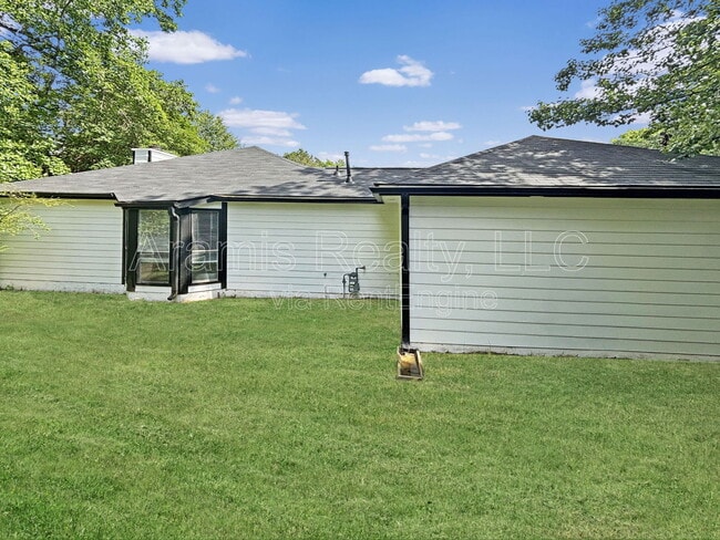 Building Photo - 9032 Gardener Dr