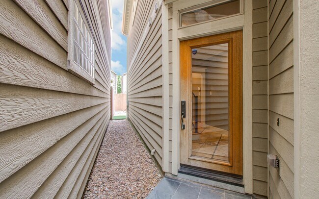 Building Photo - 1034 Dunbar St