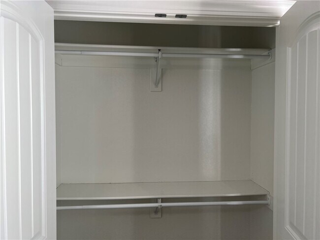 Building Photo - 1001 Tulip St