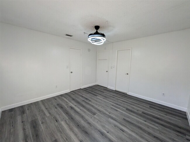 Building Photo - 2456 NW 52nd Ave