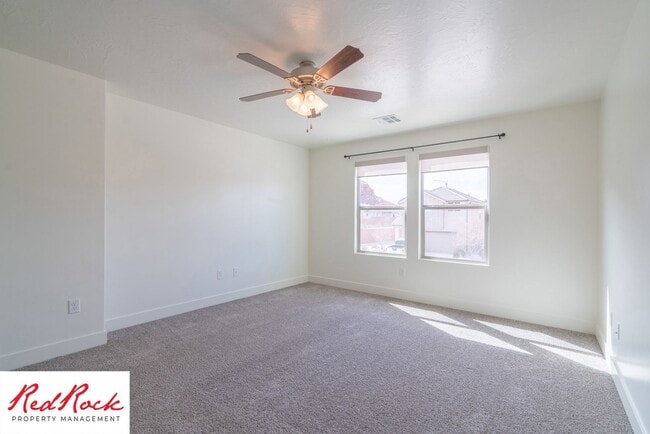 Building Photo - Private 4 Bedroom Corner Unit