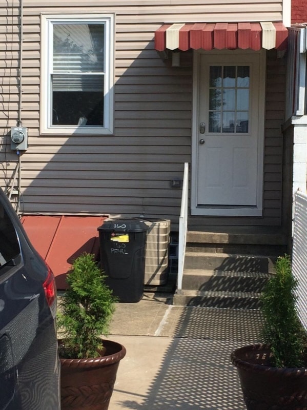 Building Photo - 160 Pearl St