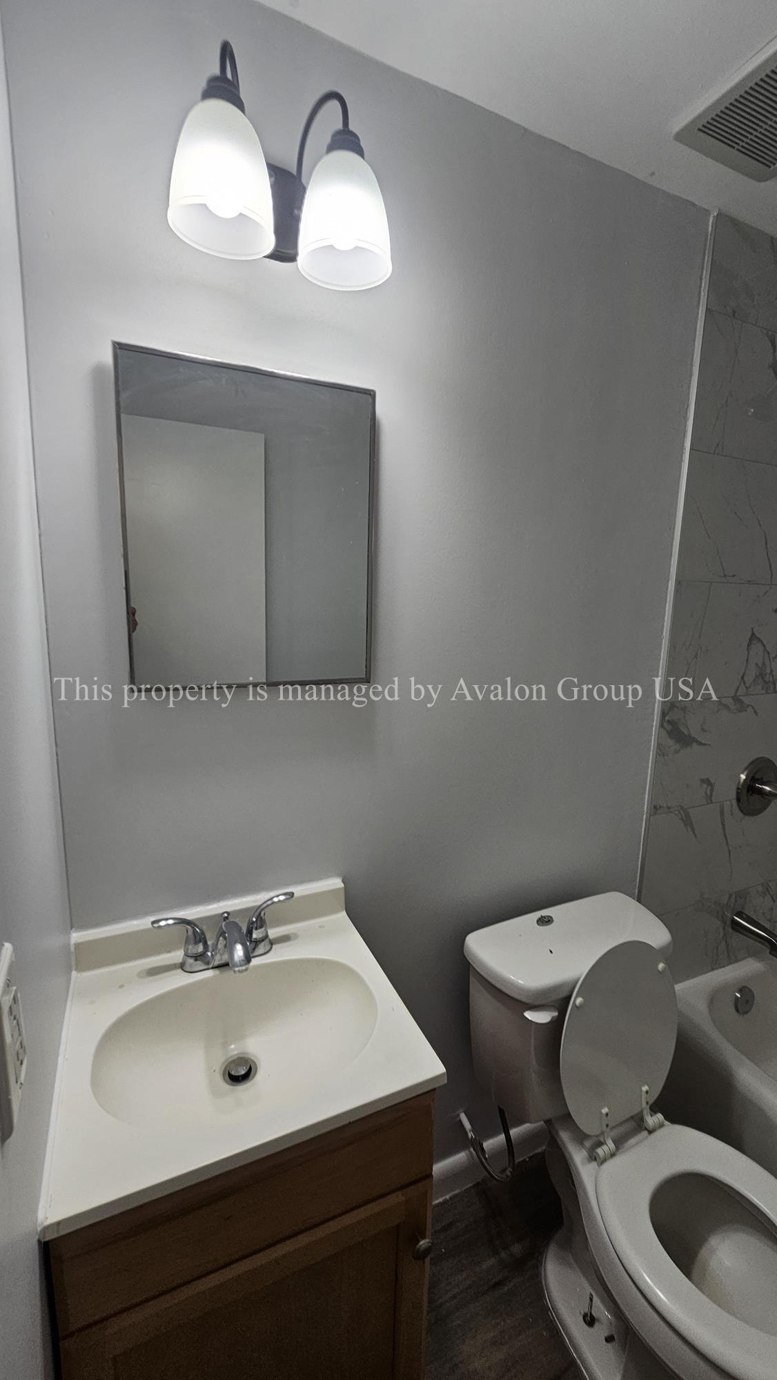 Building Photo - 604 W 18th St