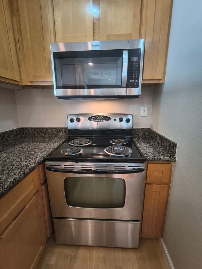 Building Photo - 1BED/1BATH Condo Located in a Quiet Area of Downtown Concord, Ca!!