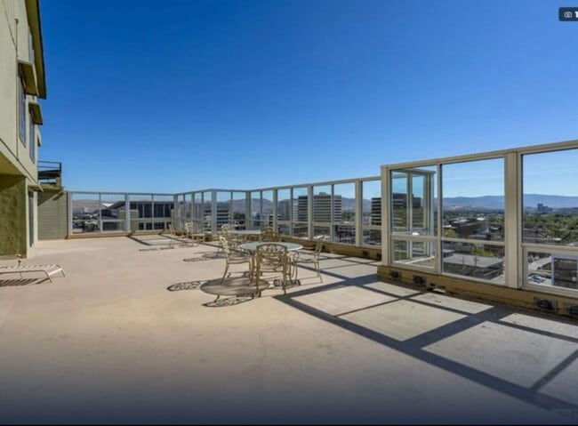 Building Photo - 280 Island Ave