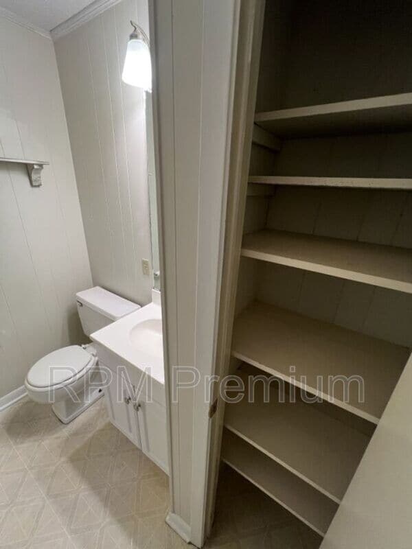 Building Photo - 4143 Nelson St