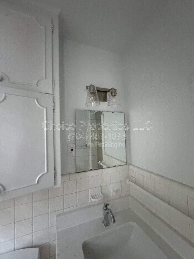 Building Photo - 253 Scofield Rd