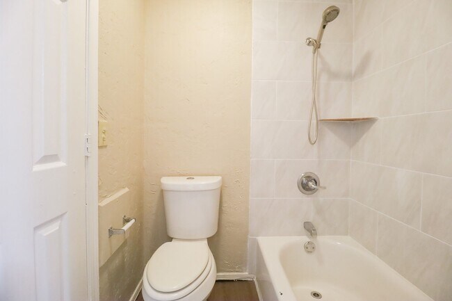 Building Photo - 3 Bed | 1 Bath in East Tulsa!