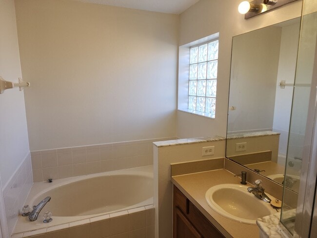 Building Photo - 3/2 Gentle Breeze~Quail Valley~A GREAT HOME!