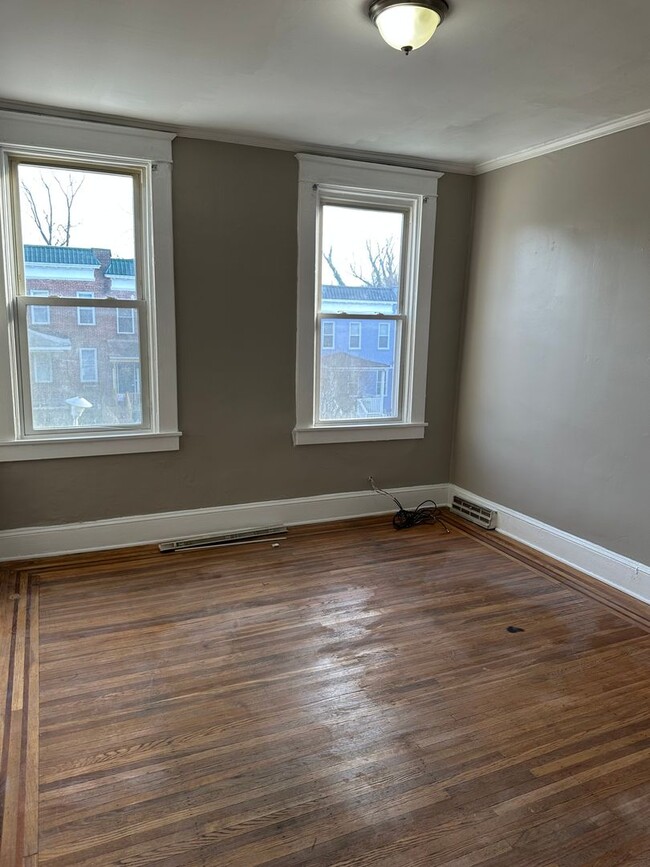 Building Photo - Spacious Home Available for Rent! Bonus De...