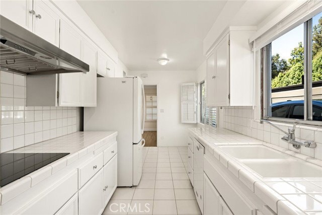 Building Photo - 681 S Orange Grove Blvd
