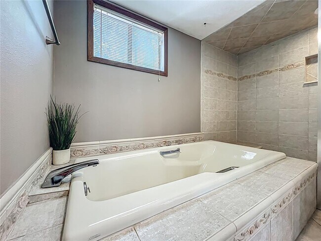 Building Photo - 4661 SW 7th Avenue Rd