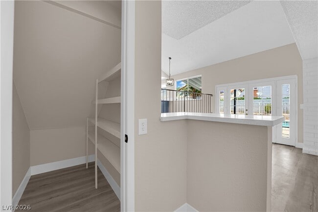 Building Photo - 6320 Peppermill Dr