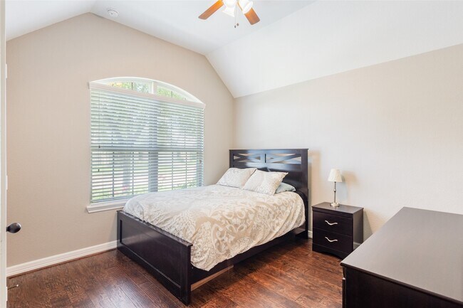 Building Photo - 19826 Summit Crest Ct