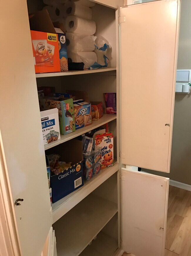 Hall Pantry - 12200 Montecito Rd