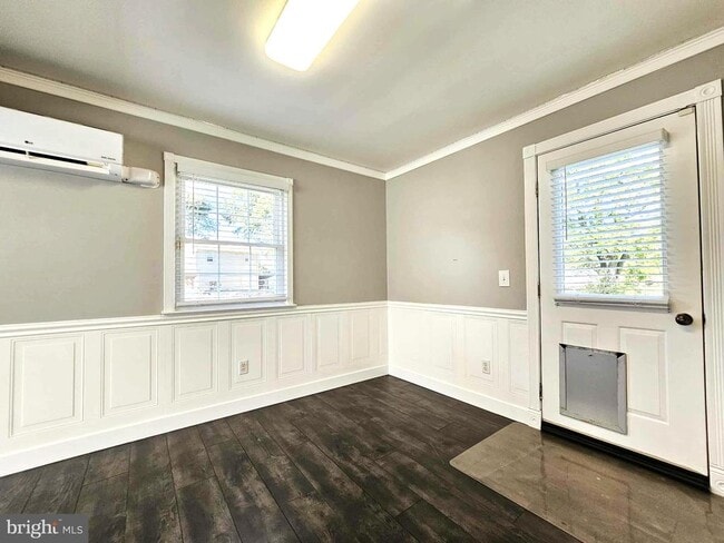 Building Photo - 8681 Mar Lynn Dr