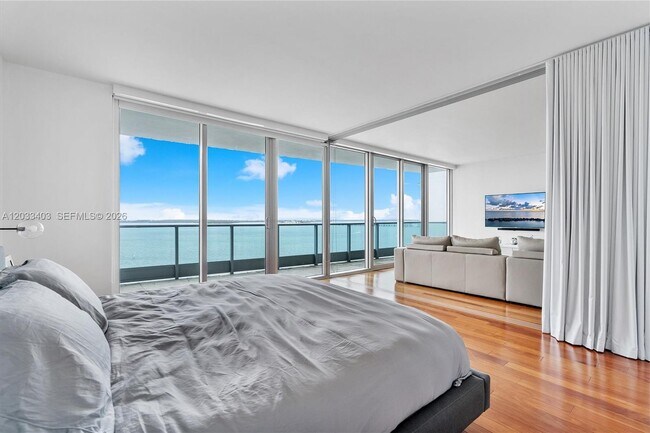 Building Photo - 1331 Brickell Bay Dr