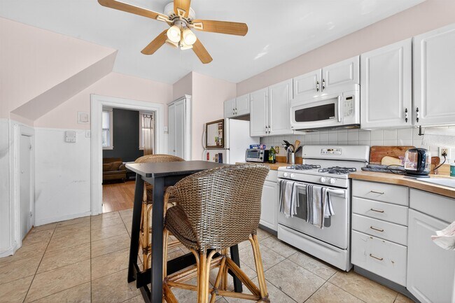 Building Photo - 105 8th St