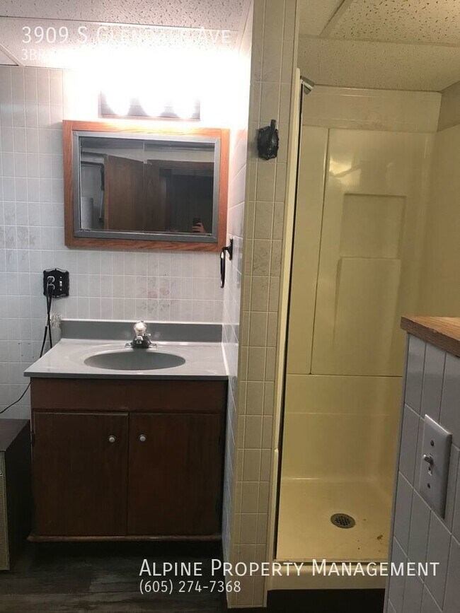 Building Photo - 3 Bed/2 Bath House For Rent!!