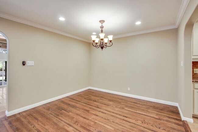 Building Photo - 5923 Jumilla Ave
