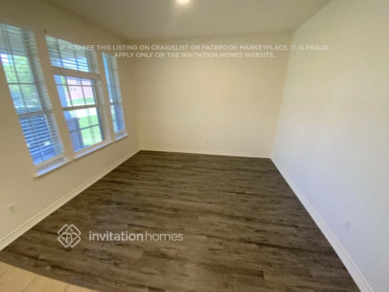 Building Photo - 700 Bur Oak Dr