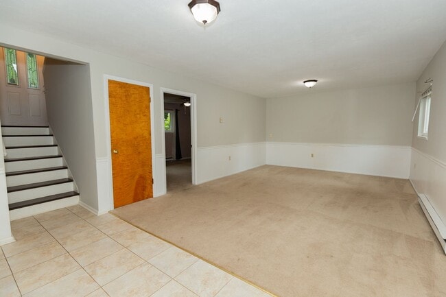 Building Photo - 4 Bed, 2.5 Bath Single Family Home in Winc...