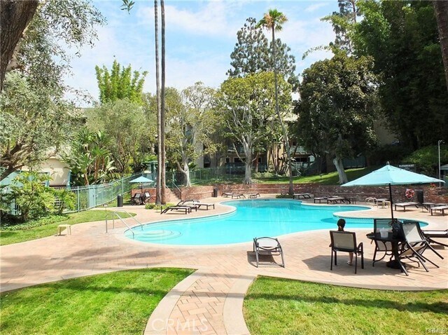 Building Photo - 448 N Bellflower Blvd