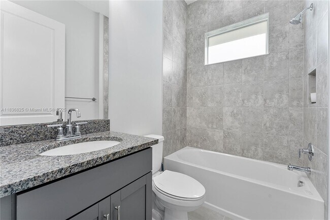 Building Photo - 14458 Spruce Pne Dr