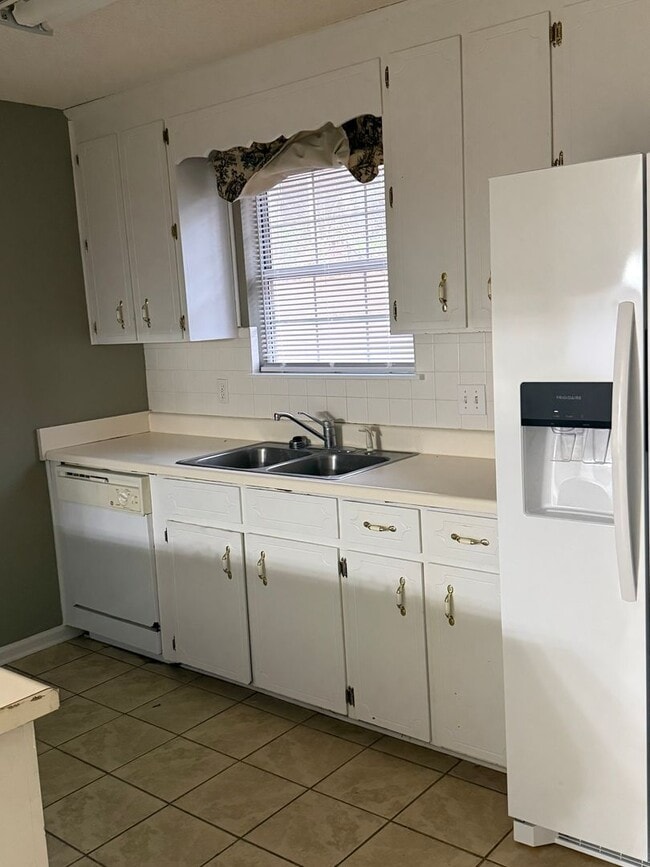 Building Photo - 304 Natchez Rd