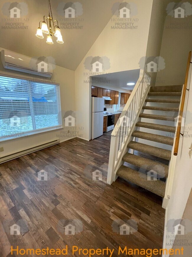 Building Photo - HARD TO FIND 4 BEDROOM!