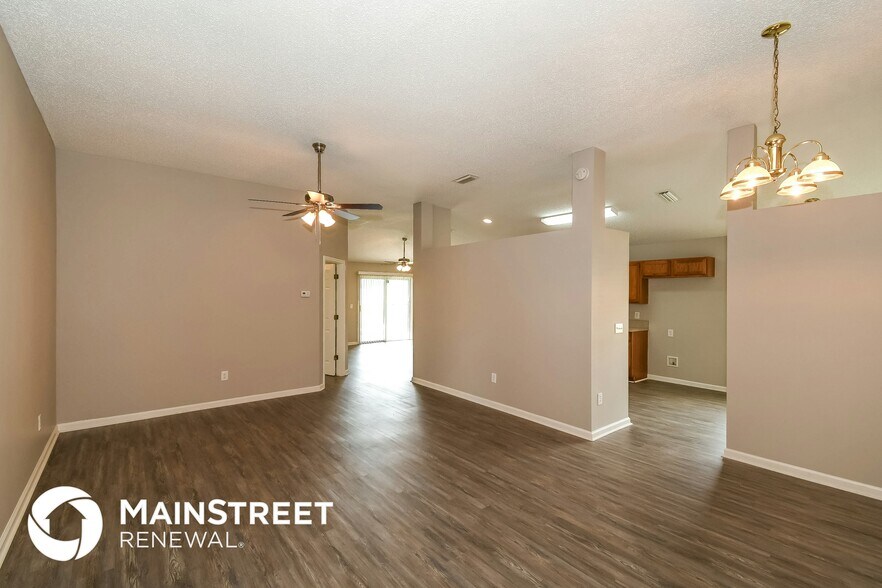 Building Photo - 11731 Deep Springs Dr N