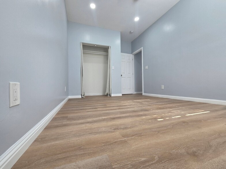 Building Photo - 1715 W 64th St